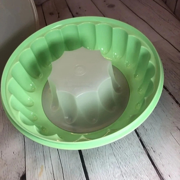 Vintage Tupperware JEL RING set - Picture 2 of 5